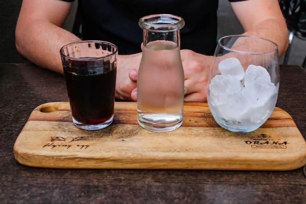 Serving cold brew coffee